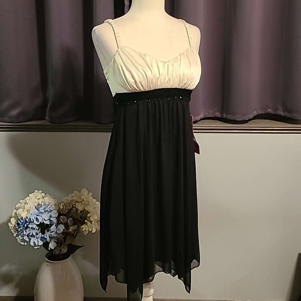 EnFocus Studios NWT Spaghetti Strap Dress - Size 4